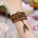 Vòng trầm hương 108 hạt mix hoa sen