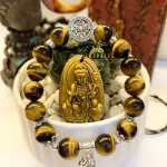 VÒNG ĐEO TAY ĐÁ MẮT HỔ 10LY MIX CHARM BẠC